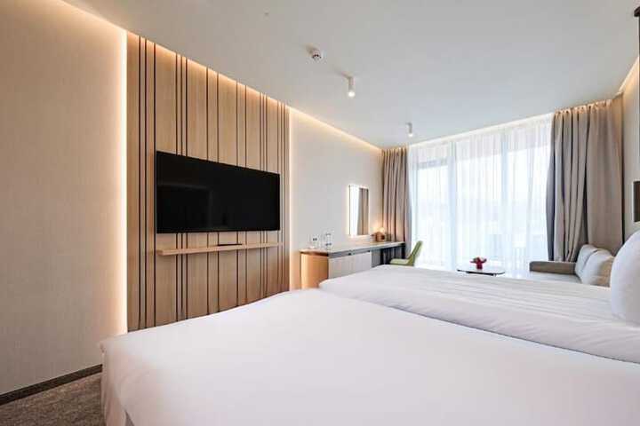 Room 6 of 45