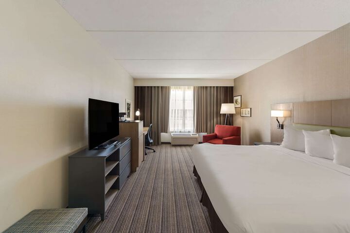 1 King Bed Accessible (2 of 36)