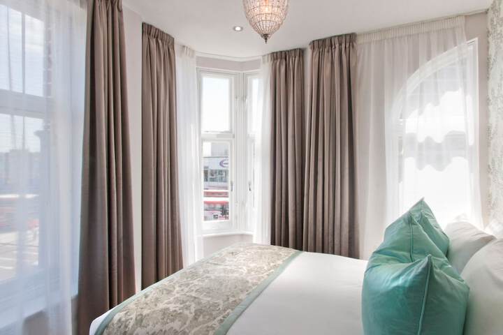 Room 4 of 50