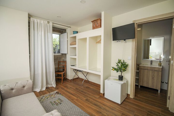 Room 8 of 65