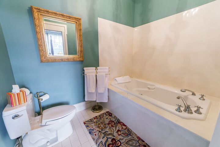 Jetted tub