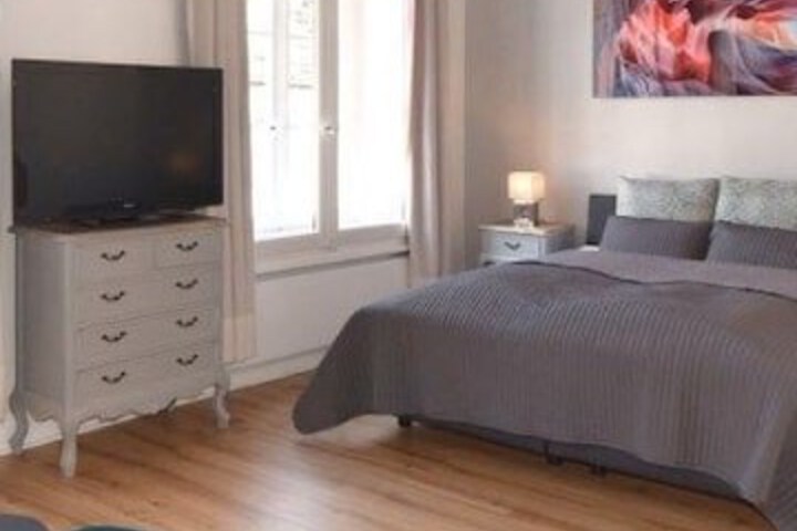 Room 3 of 28