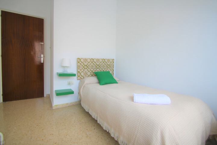 Room 9 of 42
