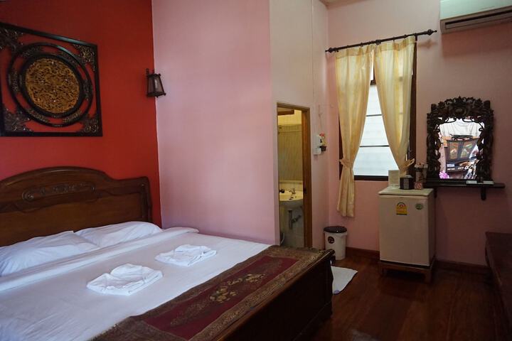 Room 10 of 30