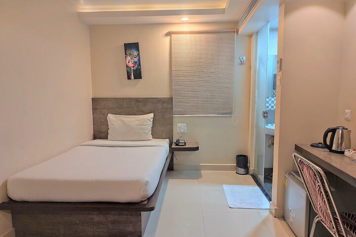 Room 16 of 52