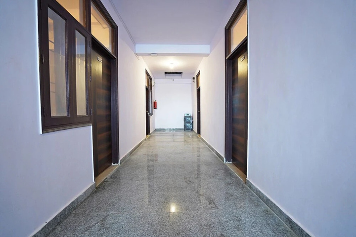 Room 9 of 11
