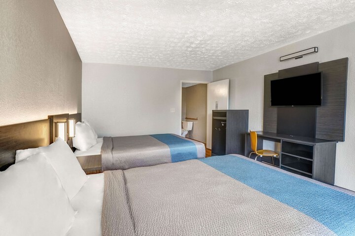 Room 16 of 28