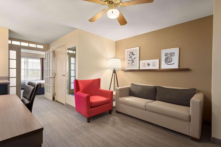 Suite 1 Bedroom (8 of 10)
