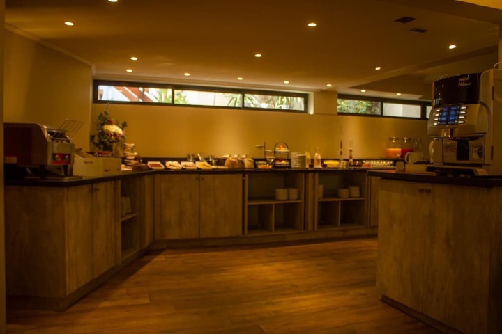 Dining 3 of 26