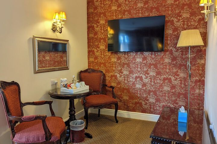 Room 27 of 76