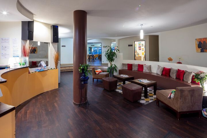 Entrance & Lobby