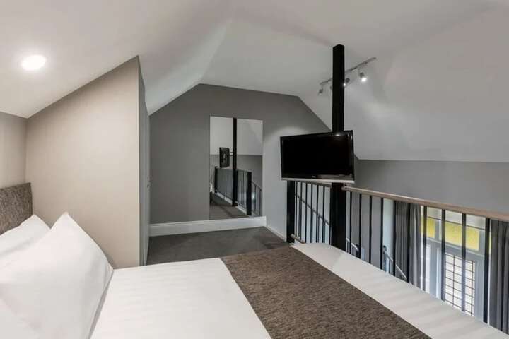 Room 52 of 74