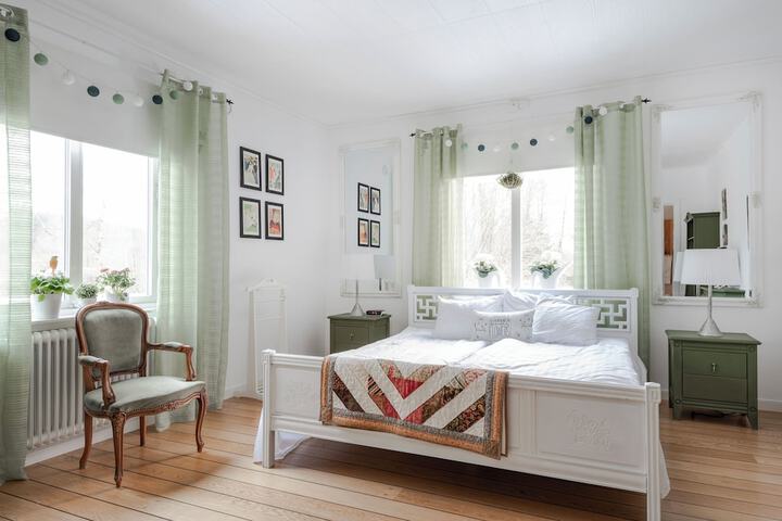 Room 2 of 39