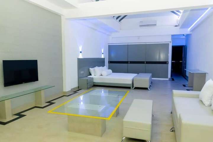Room 9 of 30
