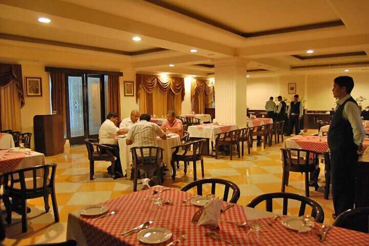 Dining 39 of 65