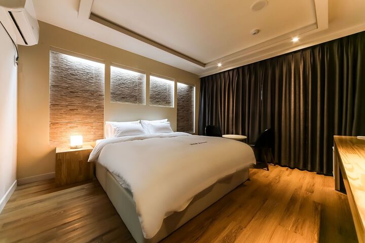 Room 27 of 67