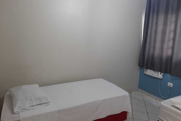 Room 27 of 37