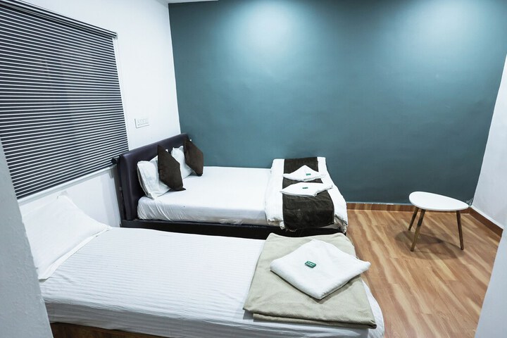 Room 4 of 11