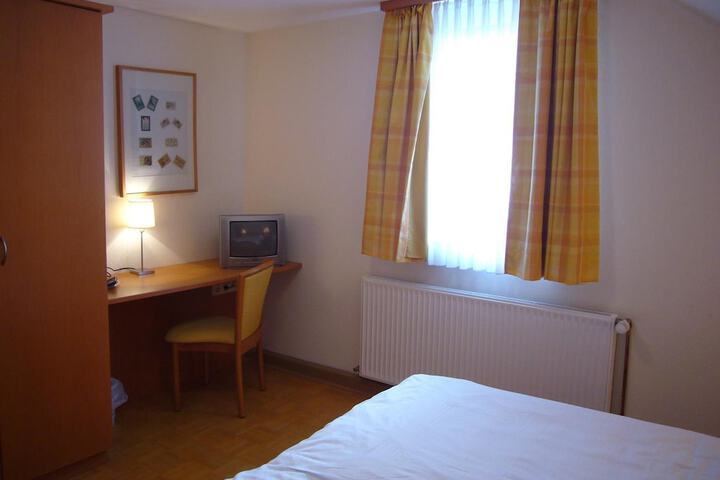 Room 27 of 53