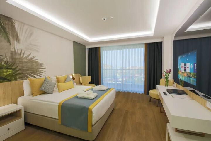 Room 4 of 28