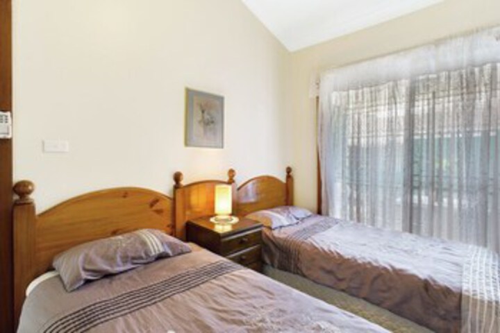 Room 10 of 14