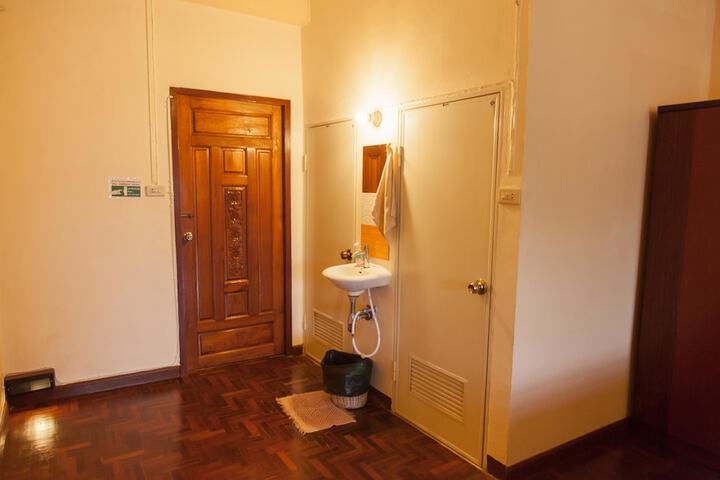 Room 21 of 27