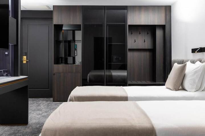 Room 4 of 53
