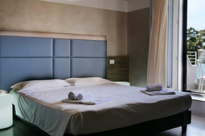 Room 13 of 38