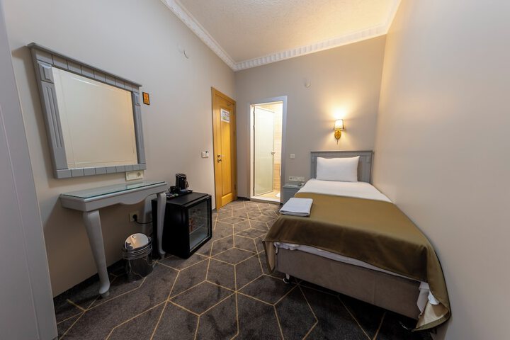 Room 48 of 77