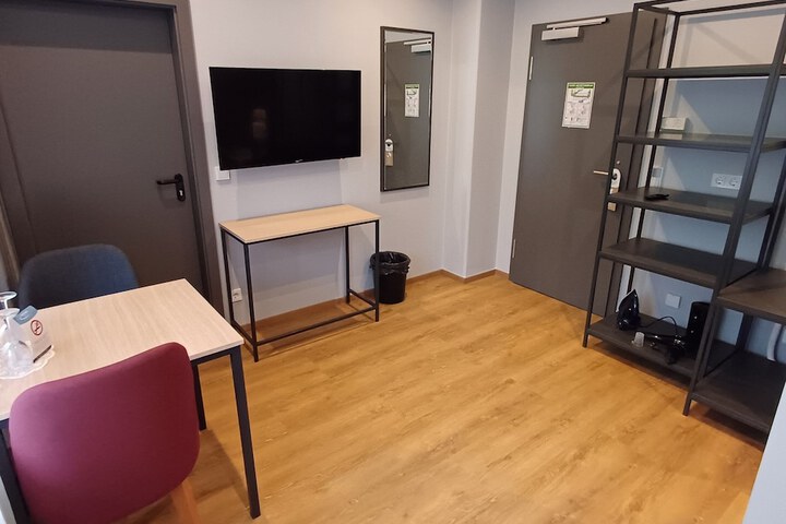 Room 43 of 87