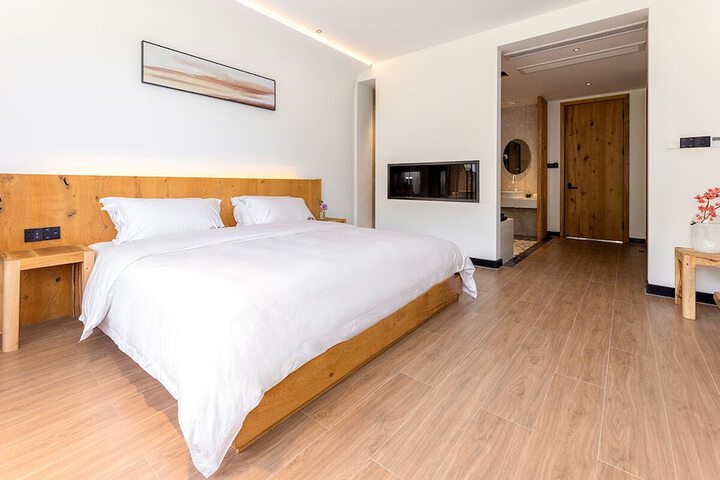Room 4 of 159