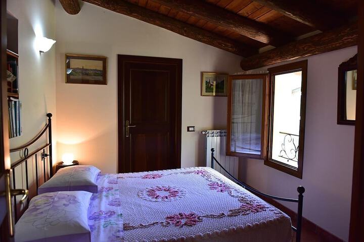 Room 12 of 34
