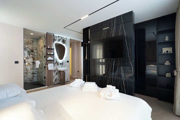 Room 27 of 45
