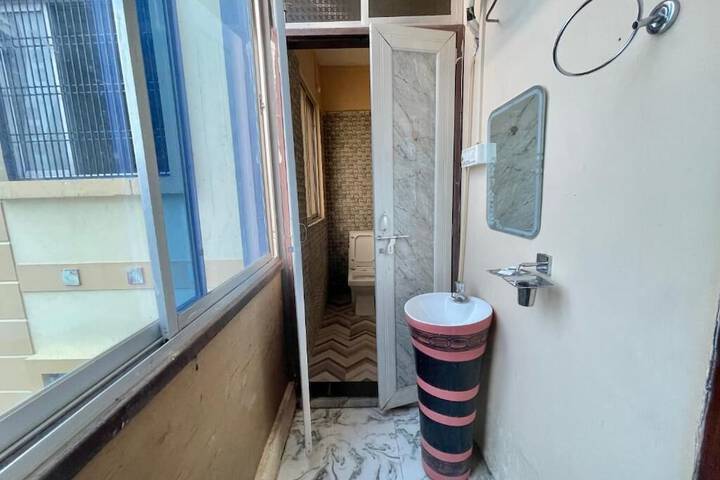 Room 32 of 43