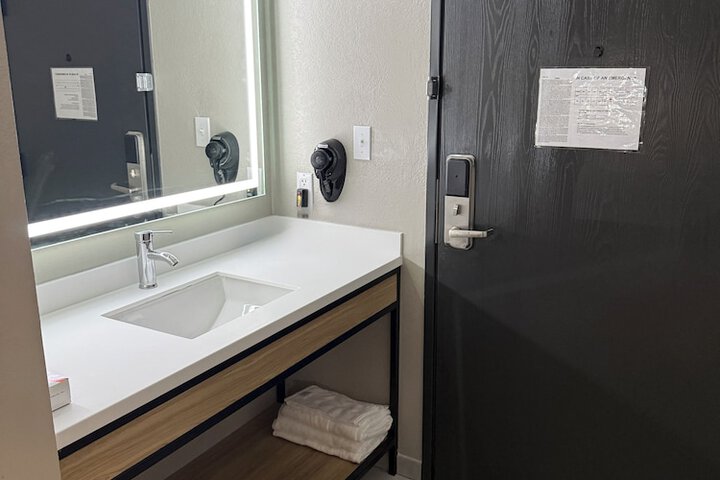 Bathroom sink