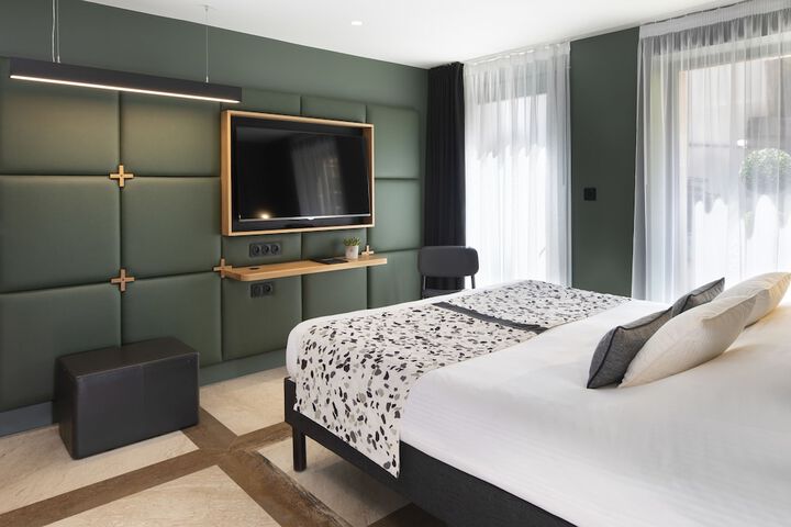 Room 20 of 100