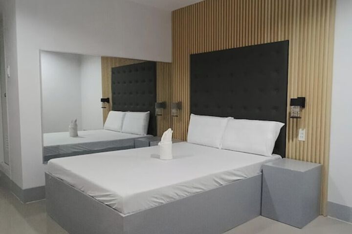 Room 5 of 18