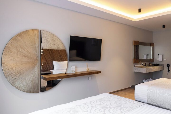 Room 4 of 12