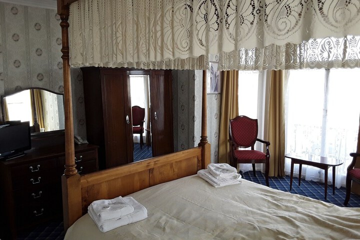 Room 17 of 45
