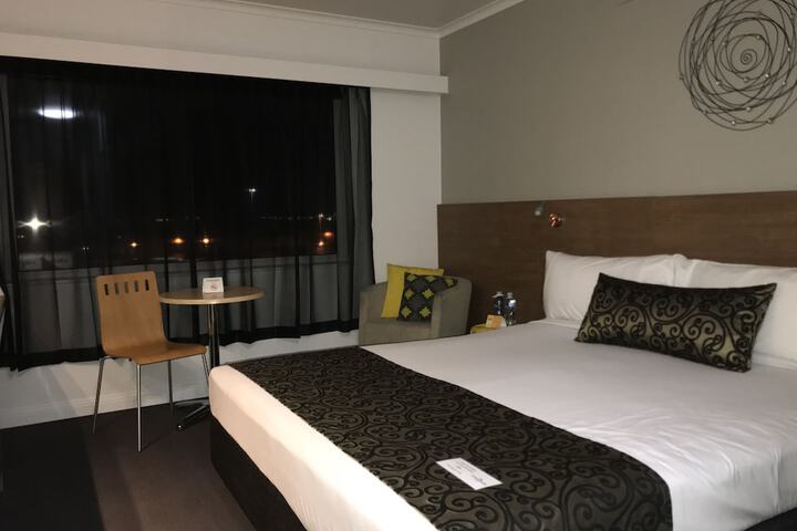Room 5 of 74