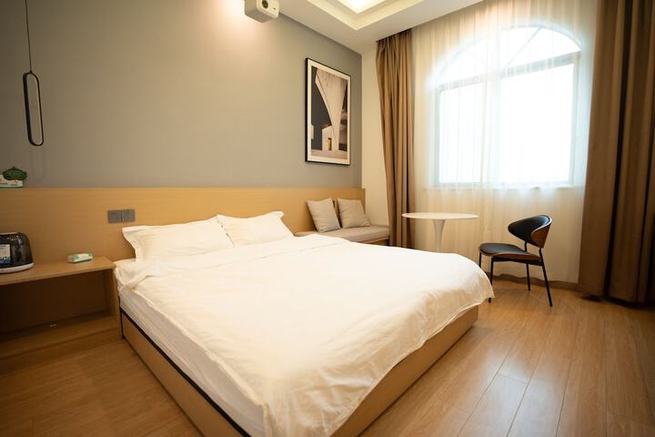 Room 35 of 49