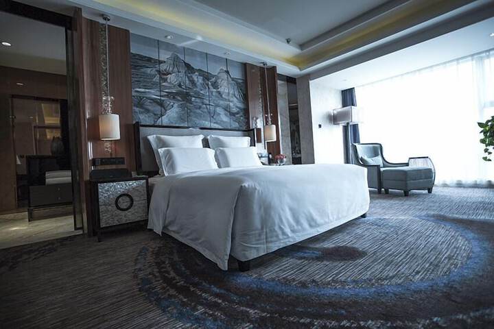 Room 6 of 37