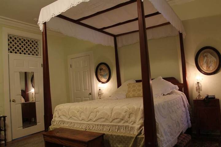 Room 18 of 109