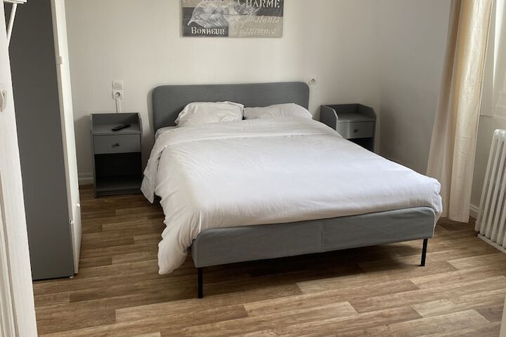 Room 5 of 8