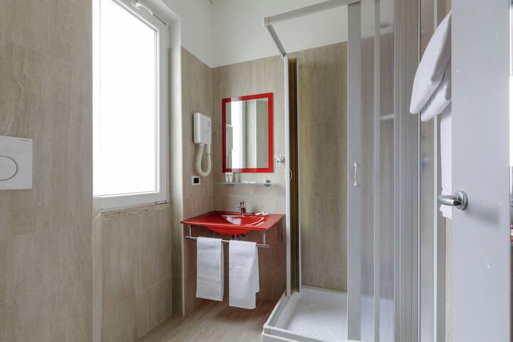 Room 43 of 70