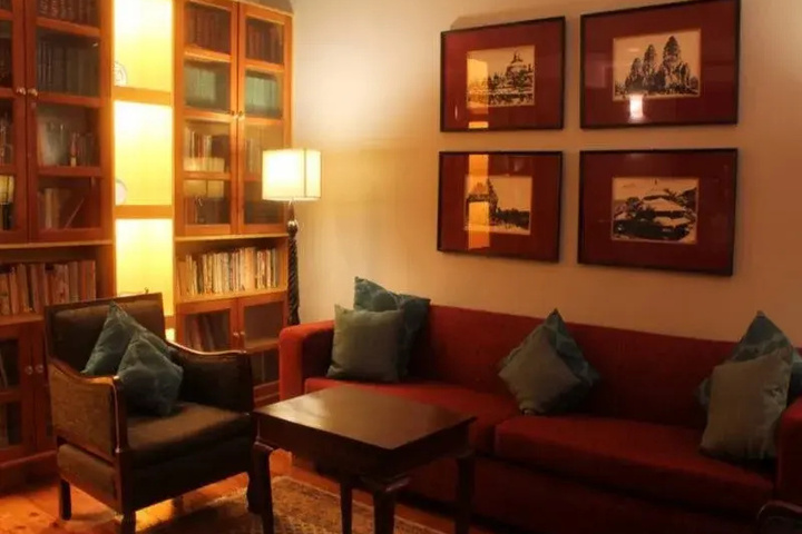 Room 2 of 10