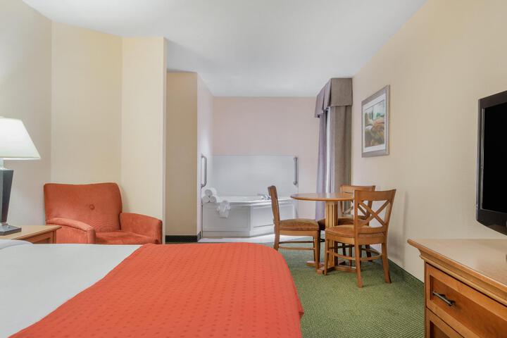 1 King Bed (7 of 22)