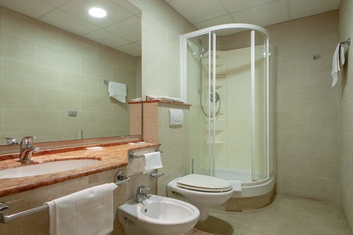 Room 20 of 29