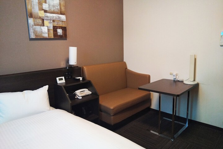 Room 16 of 35