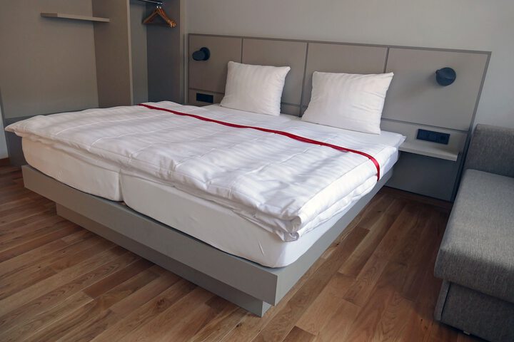 Room 9 of 32